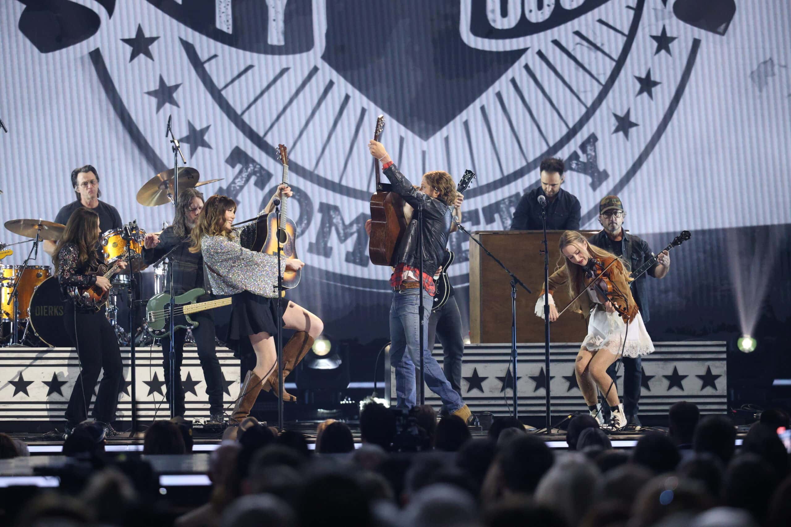 58th Annual CMA Awards Dierks Bentley, Molly Tuttle, Sierra Hull, and Bronwyn Keith-Hynes perform "American Girl" at “The 58th Annual CMA Awards,” live from Bridgestone Arena Wednesday, November 20, 2024 on ABC.